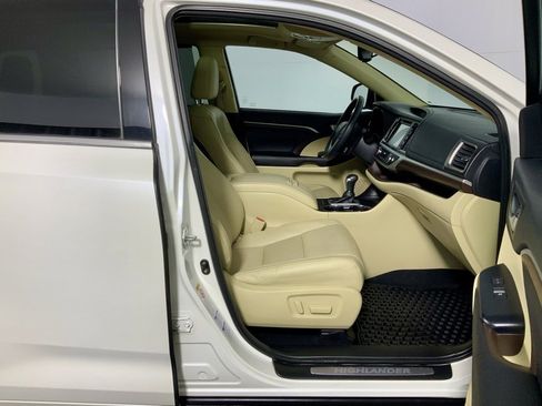 Used 2016 Toyota Highlander Limited Platinum image 33
