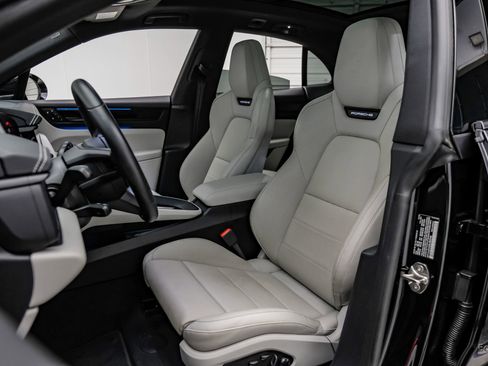 Used 2025 Porsche Macan 4 Electric AWD/4WD image 36