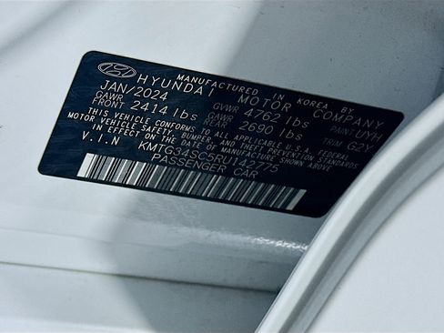 Used 2024 Genesis G70 2.5T image 12