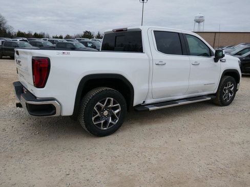New 2026 GMC Sierra 1500 SLT image 4