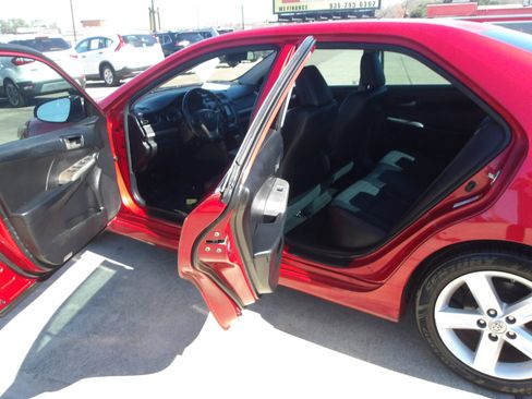 Used 2014 Toyota Camry SE image 15