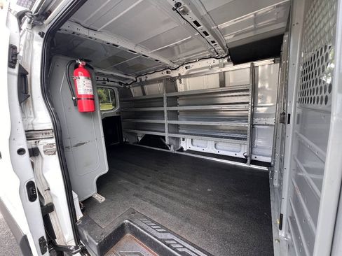 Used 2015 Ford Transit 250 130 Low Roof RWD image 28