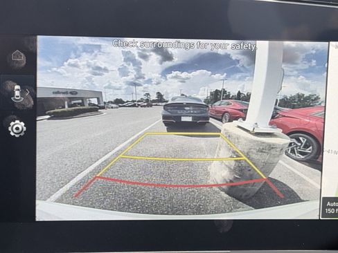 New 2025 Hyundai Elantra Limited image 18