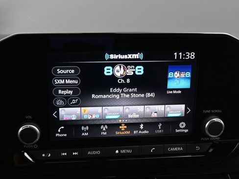 Used 2025 Nissan Pathfinder SV image 17