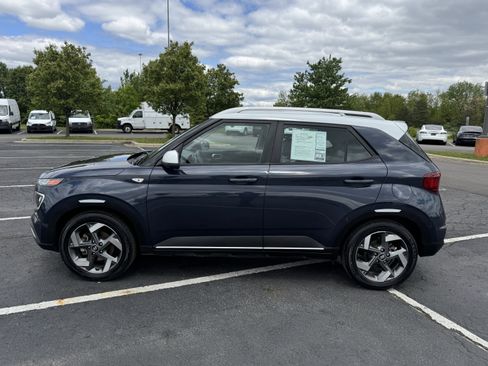 Used 2020 Hyundai Venue FWD image 9