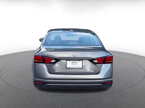 Used 2025 Nissan Altima 2.5 SV FWD image 11