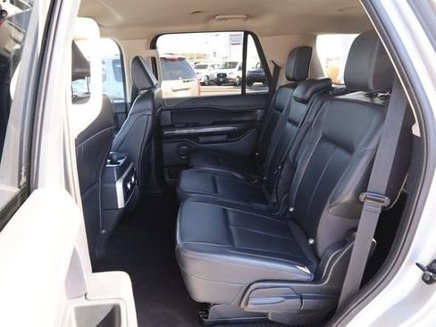 Used 2024 Ford Expedition XLT image 11