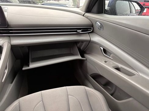 Used 2024 Hyundai Elantra SEL FWD image 35