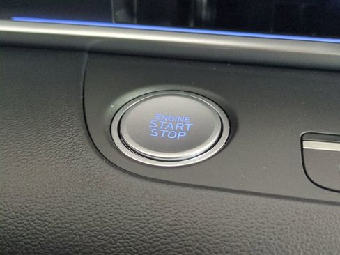 Certified 2025 Hyundai Elantra Limited FWD image 37