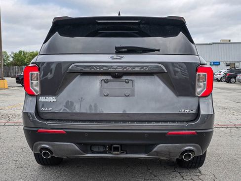 Used 2021 Ford Explorer XLT w/ Equipment Group 202A image 5