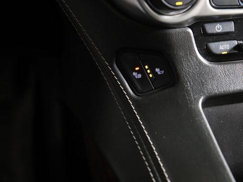 Used 2018 Chevrolet Suburban LT image 19