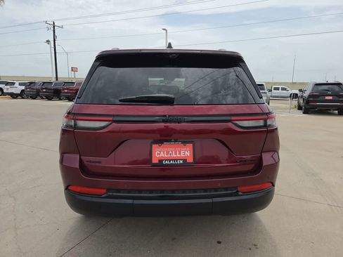 Used 2024 Jeep Grand Cherokee Limited w/ Luxury Tech Group II AWD/4WD image 13