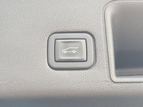 Used 2023 GMC Terrain SLE w/ Driver Convenience Package AWD/4WD image 7
