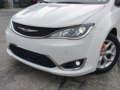 Used 2020 Chrysler Pacifica Limited w/ Advanced Safetytec Group