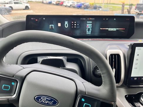 New 2025 Ford Expedition Active image 12