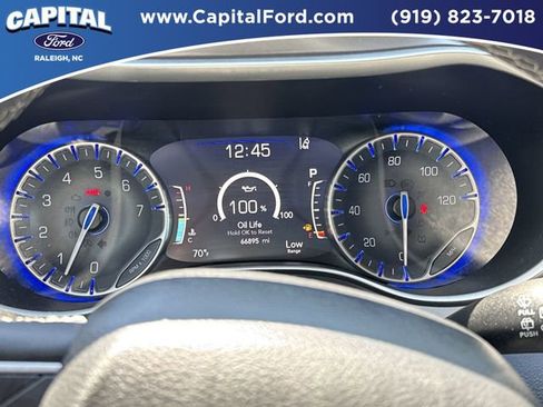 Used 2023 Chrysler Pacifica Touring-L FWD image 24