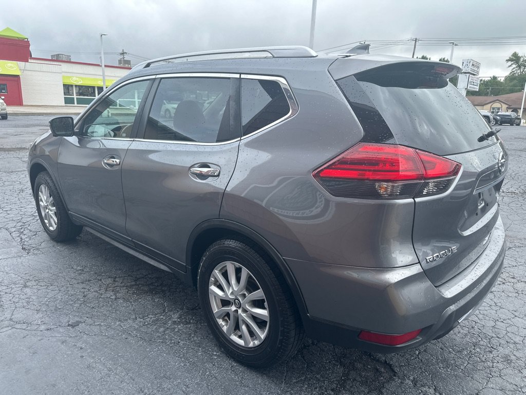Used 2017 Nissan Rogue SV w/ SV Premium Package AWD/4WD image 3