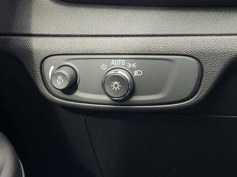 Used 2022 Chevrolet Bolt EUV LT w/ Convenience Package image 25