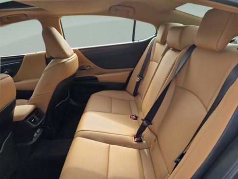 Used 2024 Lexus ES 350 w/ Premium Package image 18