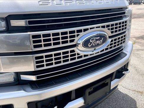 Used 2017 Ford F250 Platinum w/ FX4 Off-Road Package AWD/4WD image 34