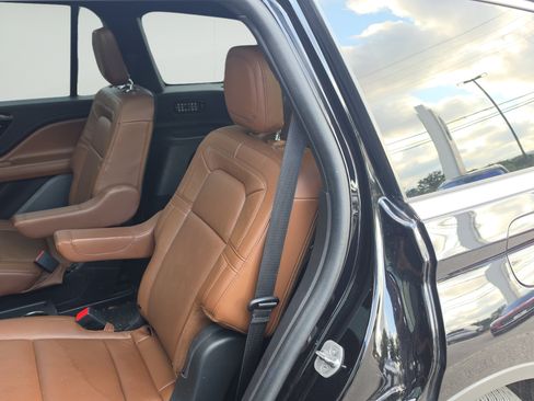 Used 2023 Lincoln Aviator Reserve w/ Elements Package Plus RWD image 18