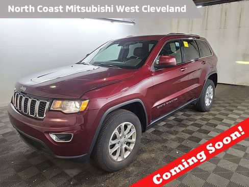 Used 2021 Jeep Grand Cherokee Laredo image 1