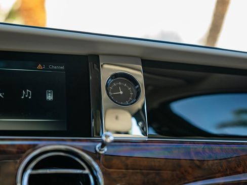 Used 2024 Rolls-Royce Ghost image 12