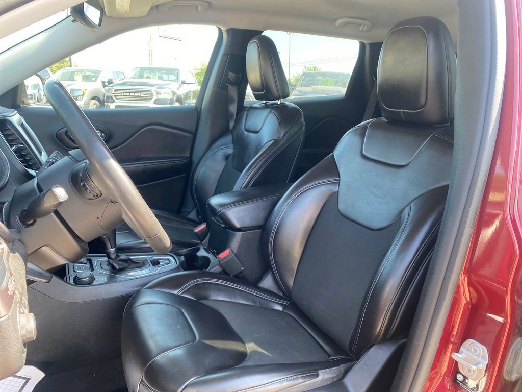 Used 2021 Jeep Cherokee Latitude Plus AWD/4WD image 10