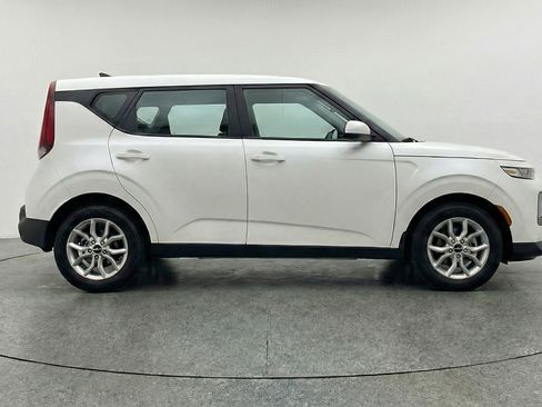 Used 2025 Kia Soul LX w/ LX Technology Package image 11
