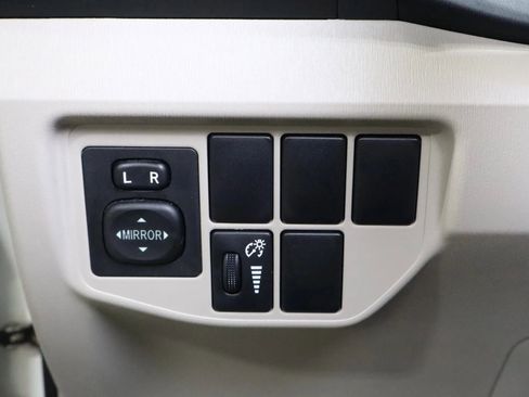 Used 2015 Toyota Prius Two image 19