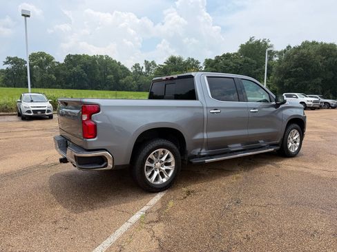 Used 2022 Chevrolet Silverado 1500 LTZ w/ LTZ Premium Package AWD/4WD image 14