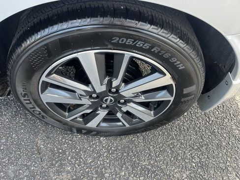 Used 2024 Nissan Versa S w/ S Plus Package image 22