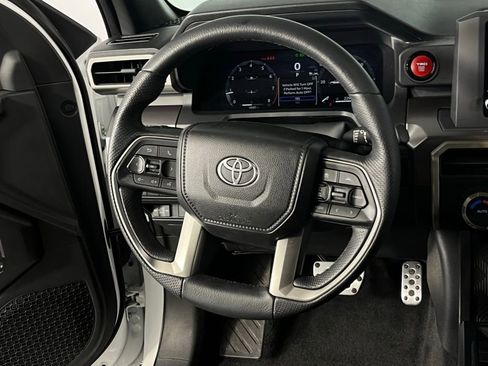 Used 2025 Toyota Tacoma TRD Sport image 17