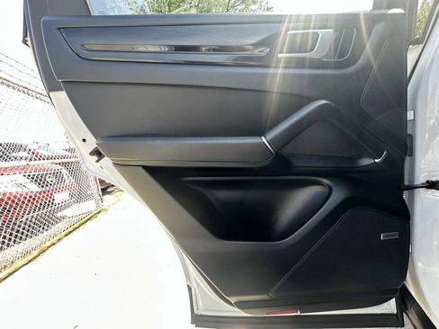Used 2019 Porsche Cayenne AWD/4WD image 40