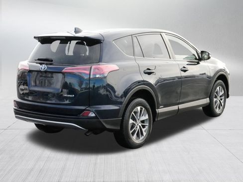 Used 2018 Toyota RAV4 LE image 8