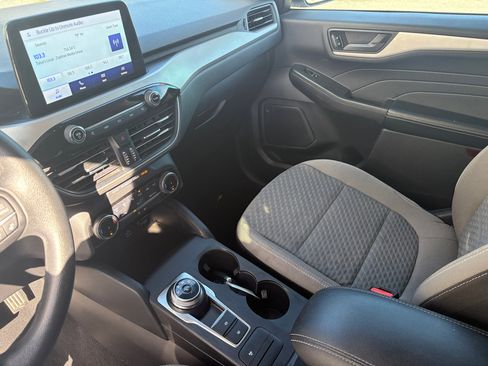 Used 2022 Ford Escape SE image 6