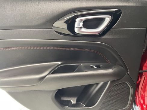 Used 2025 Jeep Compass Trailhawk image 23