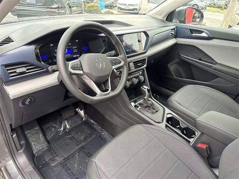 Certified 2024 Volkswagen Taos SE w/ Panoramic Sunroof Package image 12