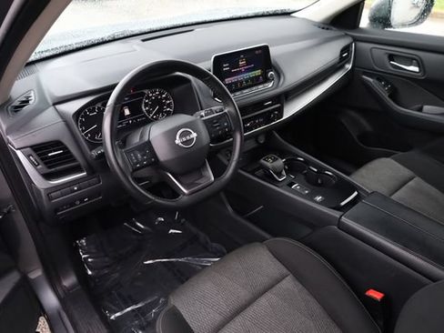 Used 2025 Nissan Rogue SV FWD image 11