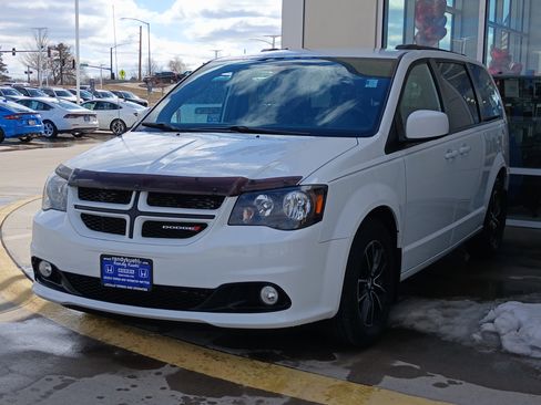 Used 2018 Dodge Grand Caravan GT image 2