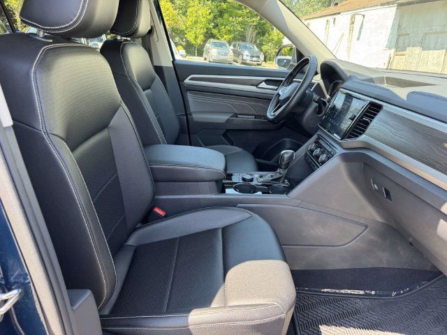 Used 2022 Volkswagen Atlas SE w/ Black Wheel Package AWD/4WD image 11