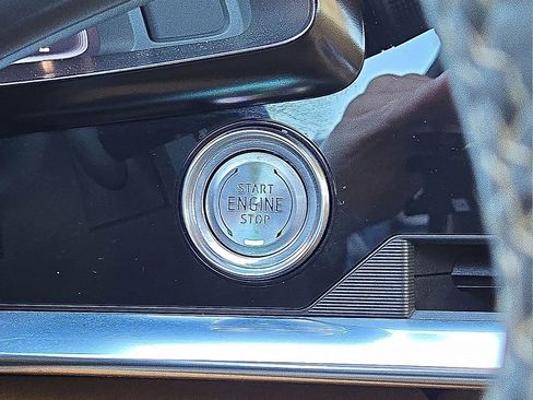 Used 2021 Chevrolet Corvette Stingray Premium Cpe w/ Z51 Performance Package image 32