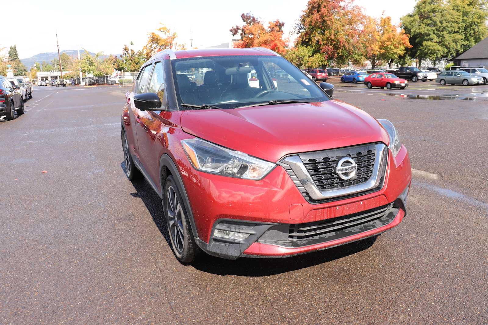 Used 2018 Nissan Kicks SR w/ Premium Package FWD image 3