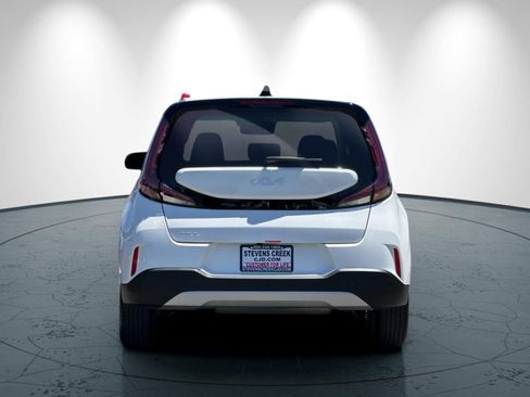 Used 2025 Kia Soul LX w/ LX Technology Package FWD image 5
