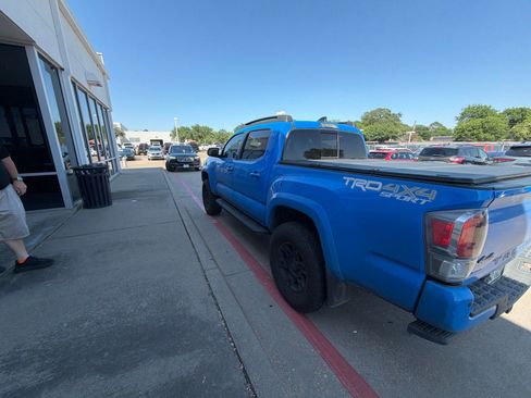 Used 2020 Toyota Tacoma TRD Sport w/ TRD Premium Sport Package AWD/4WD image 7