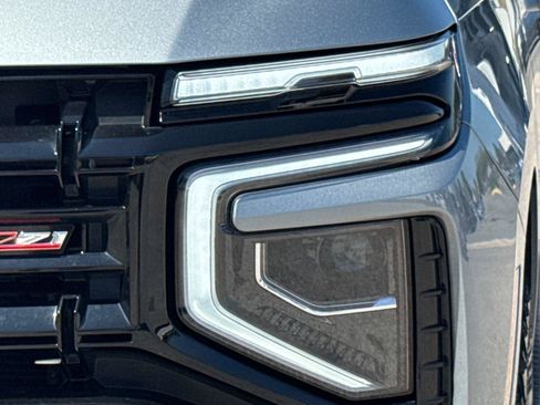 Used 2025 Chevrolet Suburban Z71 AWD/4WD image 10