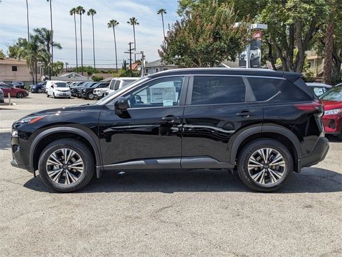 Used 2023 Nissan Rogue SV w/ SV Premium B Package image 2