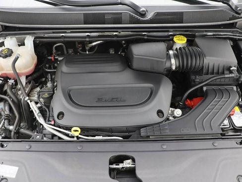 Used 2024 Chrysler Pacifica Touring-L image 26