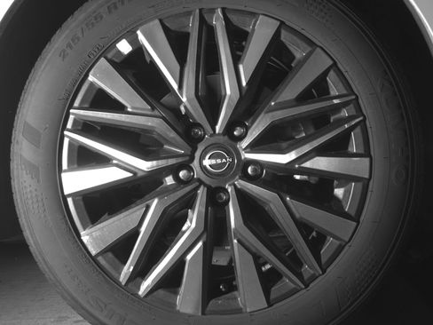 Used 2025 Nissan Altima 2.5 SV image 13