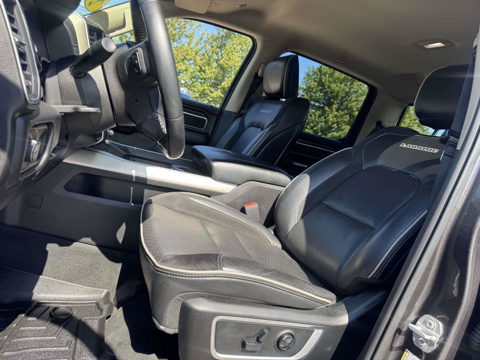 Used 2020 RAM 1500 Laramie AWD/4WD image 17